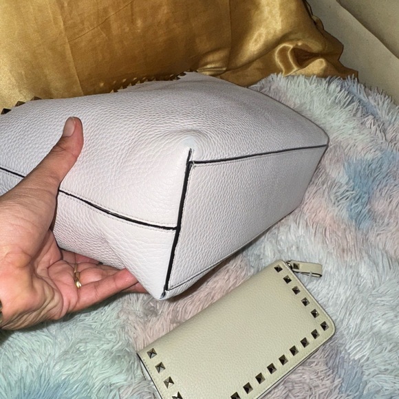 “Authentic”💟Valentino Garavani White Studded Tote Bag - Picture 11 of 11